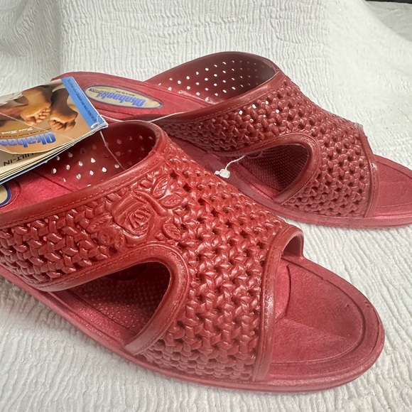 Vintage 1980s Okabashi Red Rose Slip on Jelly Sandals built in foot therapy - Picture 9 of 10
